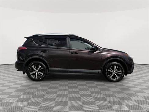 Used 2018 Toyota RAV4 XLE AWD/4WD image 5