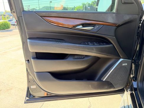 Used 2016 Cadillac Escalade Luxury AWD/4WD image 26