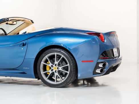 Used 2010 Ferrari California RWD image 19
