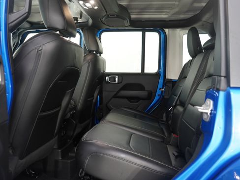 Used 2022 Jeep Wrangler Unlimited Sahara w/ Cold Weather Group image 18