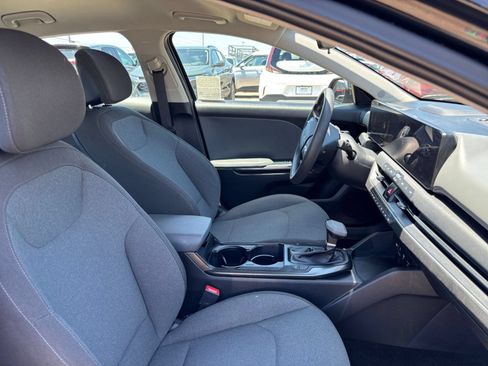 Used 2025 Kia K4 FWD image 35