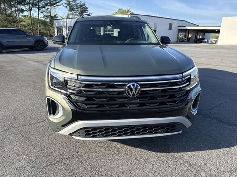 Used 2025 Volkswagen Atlas Peak Edition SE AWD/4WD image 2