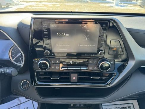 Used 2022 Toyota Highlander XLE image 16