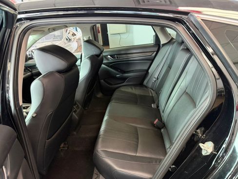 Used 2018 Honda Accord Touring image 23