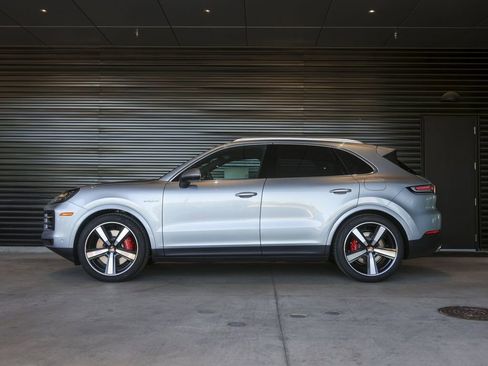 New 2026 Porsche Cayenne S AWD/4WD image 2