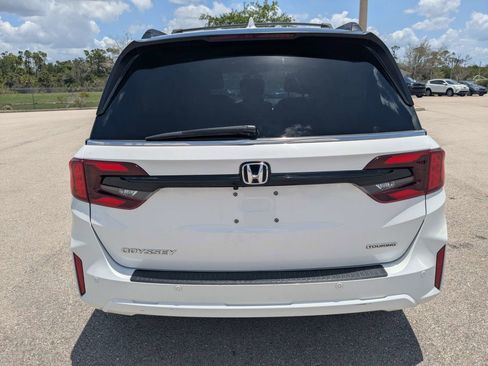 Used 2025 Honda Odyssey Touring image 7