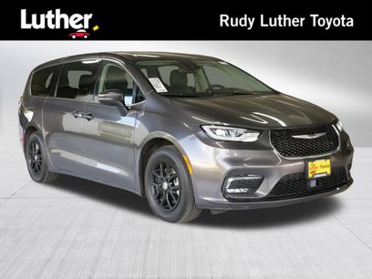 Used 2023 Chrysler Pacifica Touring-L