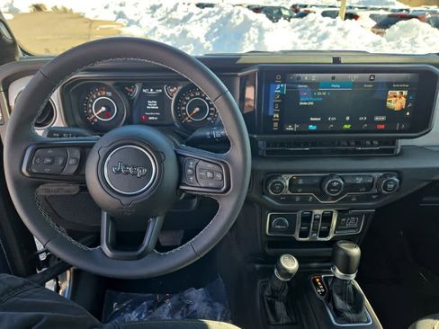 Used 2025 Jeep Gladiator Sport image 9