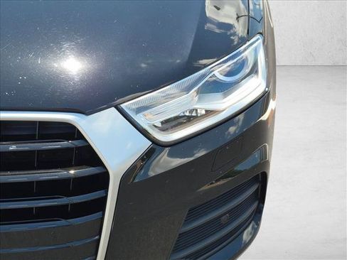 Used 2017 Audi Q3 2.0T Premium Plus w/ Premium Plus Package FWD image 9