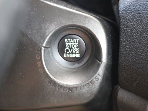 Used 2018 Jeep Renegade Latitude w/ UConnect 8.4 Nav Group image 16