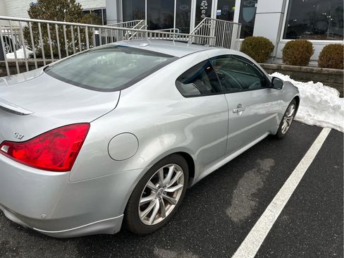Used 2011 INFINITI G37 Journey w/ Premium Pkg image 3