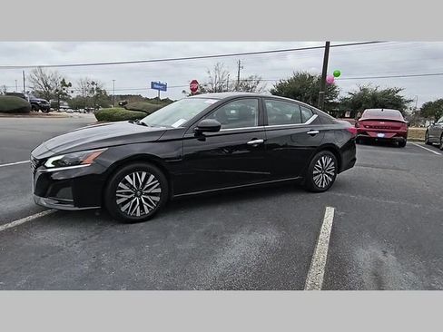Used 2024 Nissan Altima 2.5 SV image 23