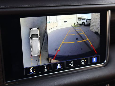 Used 2022 GMC Yukon XL Denali AWD/4WD image 9