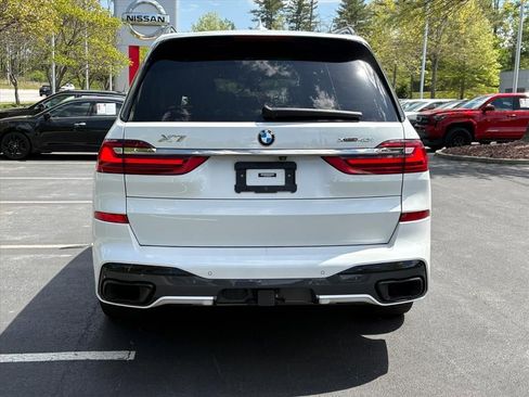 Used 2022 BMW X7 xDrive40i w/ M Sport Package AWD/4WD image 5