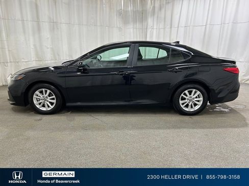 Used 2025 Toyota Camry LE image 5