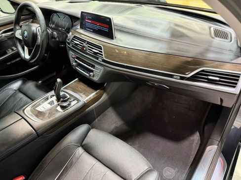 Used 2018 BMW 740i xDrive image 26