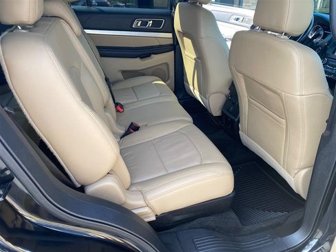 Used 2016 Ford Explorer XLT w/ Equipment Group 202A AWD/4WD image 12