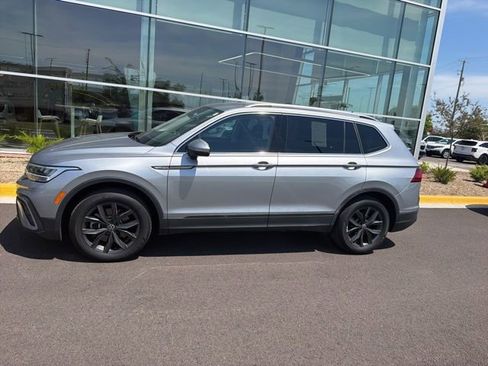 Used 2023 Volkswagen Tiguan SE AWD/4WD image 3