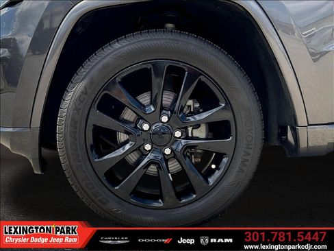 Used 2018 Jeep Grand Cherokee Altitude AWD/4WD image 33