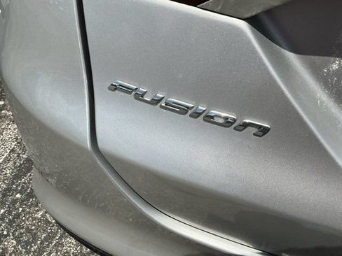 Used 2014 Ford Fusion SE w/ Equipment Group 202A FWD image 9