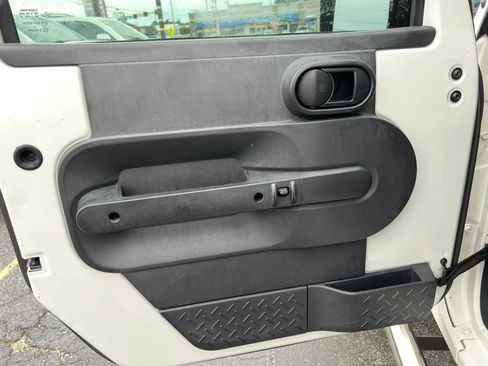 Used 2009 Jeep Wrangler Unlimited X RWD image 9