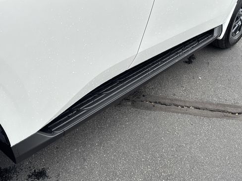 New 2025 Nissan Armada SV image 7