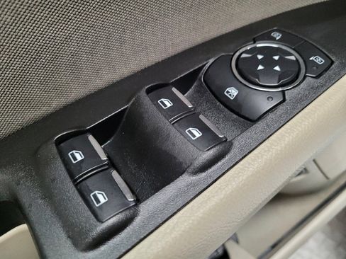 Used 2020 Ford Fusion SE image 27