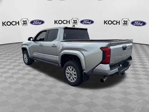 Used 2025 Toyota Tacoma SR5 AWD/4WD image 6