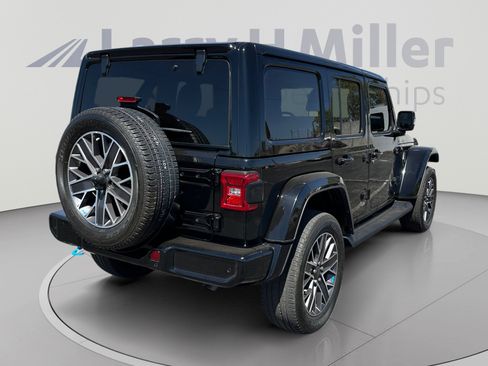 Used 2023 Jeep Wrangler Unlimited Sahara AWD/4WD image 5