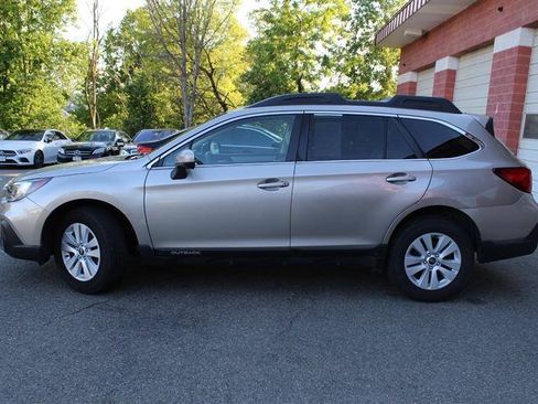 Used 2019 Subaru Outback 2.5i Premium AWD/4WD image 2