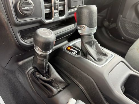 Used 2025 Jeep Wrangler Unlimited Sahara AWD/4WD image 23