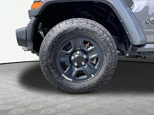 Used 2025 Jeep Wrangler Sport AWD/4WD image 7