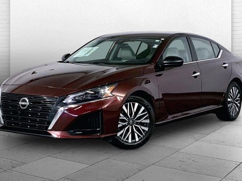 Used 2025 Nissan Altima 2.5 SV image 12