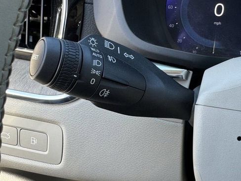 Used 2023 Volvo XC60 T8 Ultimate w/ Climate Package image 23