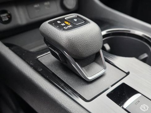 Used 2024 Nissan Rogue SV image 19