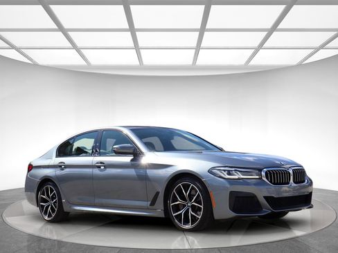 Used 2021 BMW 530i w/ M Sport Package RWD image 3