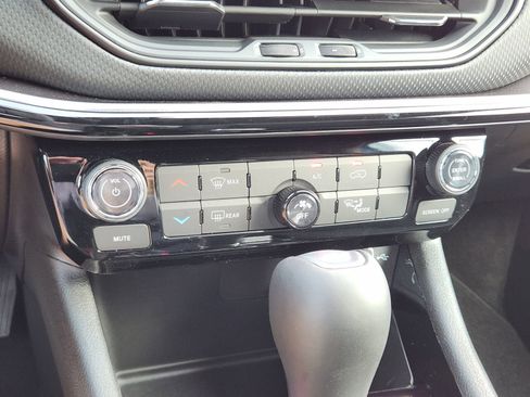 New 2026 Jeep Compass Latitude image 16