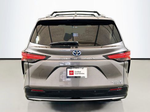 Used 2023 Toyota Sienna Platinum image 5