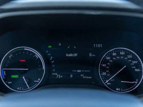 Used 2024 Toyota Sienna Limited image 19