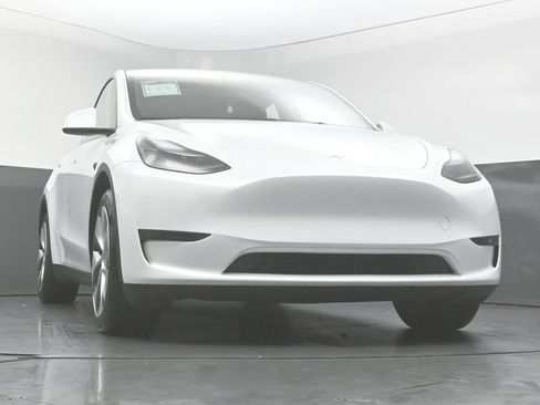 Used 2023 Tesla Model Y Long Range AWD/4WD image 48