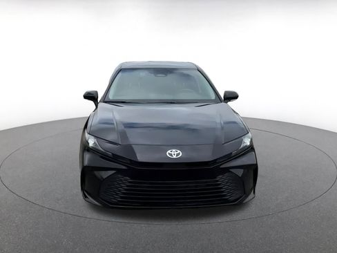 Used 2025 Toyota Camry LE image 3