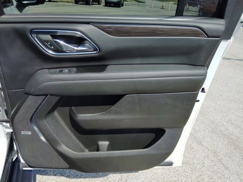 Used 2024 Chevrolet Suburban LT w/ Luxury Package image 30