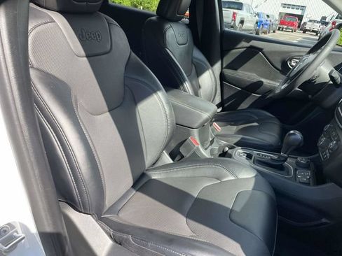 Used 2022 Jeep Cherokee Latitude Lux w/ Sun & Sound Group AWD/4WD image 21