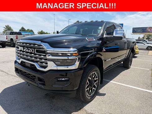 Used 2025 RAM 2500 Limited AWD/4WD image 2