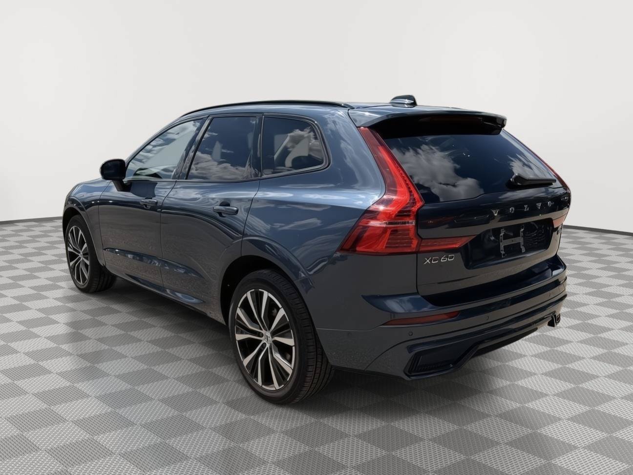 Used 2023 Volvo XC60 B6 Ultimate w/ Climate Package AWD/4WD image 3