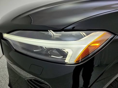 New 2027 Volvo XC60 B5 Plus AWD/4WD image 30