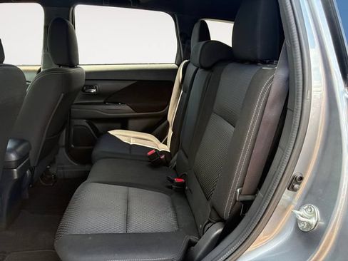Used 2018 Mitsubishi Outlander SE FWD image 13