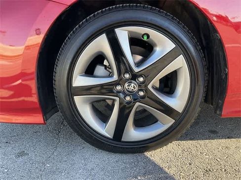 Used 2019 Toyota Prius XLE image 12