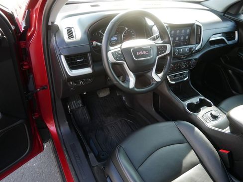 Used 2024 GMC Terrain SLT image 11