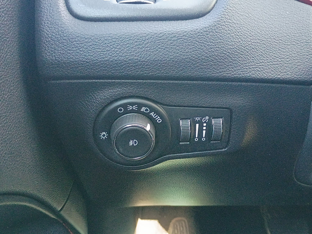 Used 2019 Jeep Compass Trailhawk w/ Cold Weather Group AWD/4WD image 19